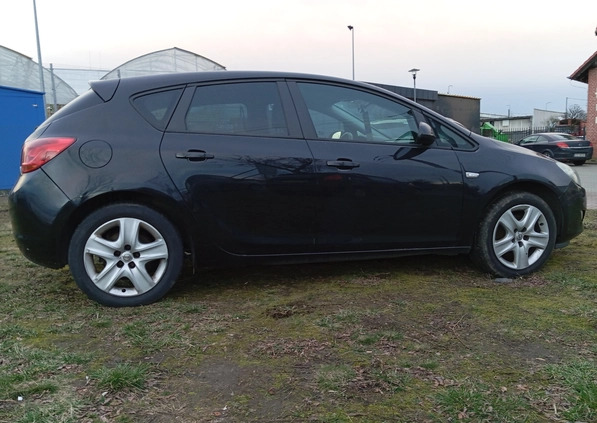 Opel Astra cena 21999 przebieg: 197000, rok produkcji 2011 z Oborniki małe 137